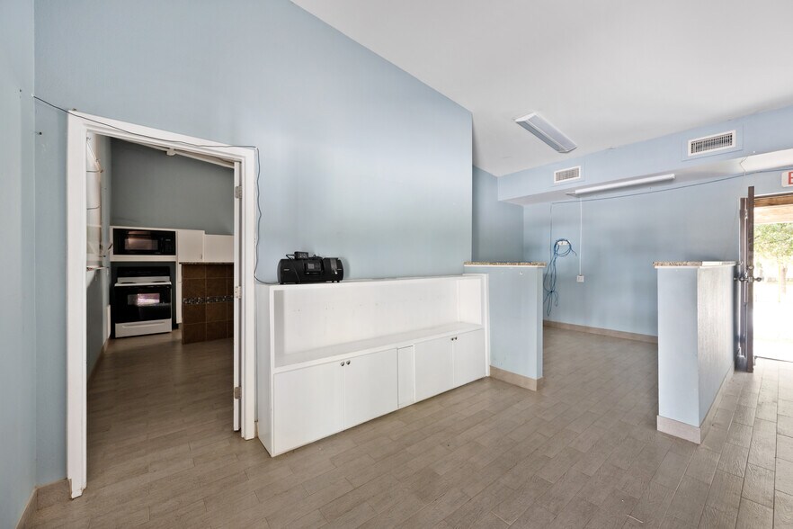 More Photos Of 301-329 Dews Rd, Leander Industrial For Sale