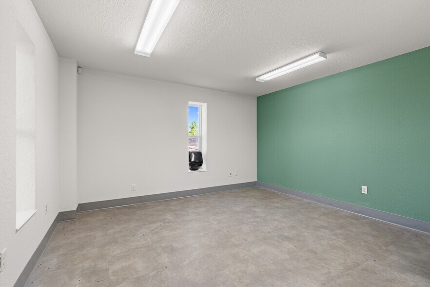 More Photos Of 13595 SE 31st Ave, Summerfield Warehouse For Sale