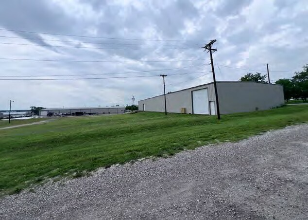 More Photos Of 206 S Catalpa St, Garnett Warehouse For Sale