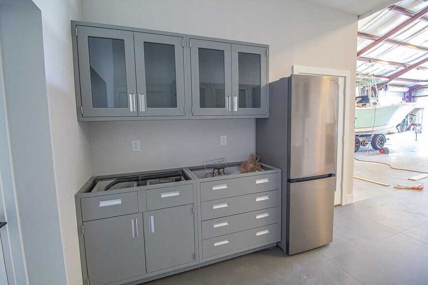 More Photos Of 8270 Pascal Dr, Punta Gorda Service For Lease