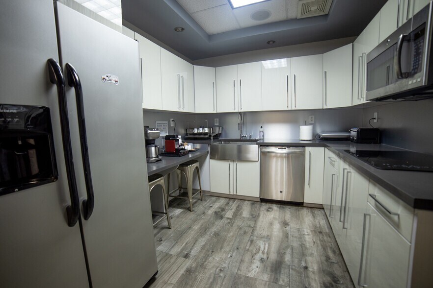 More Photos Of 2550 NW 4th Ct, Fort Lauderdale Warehouse For Sale