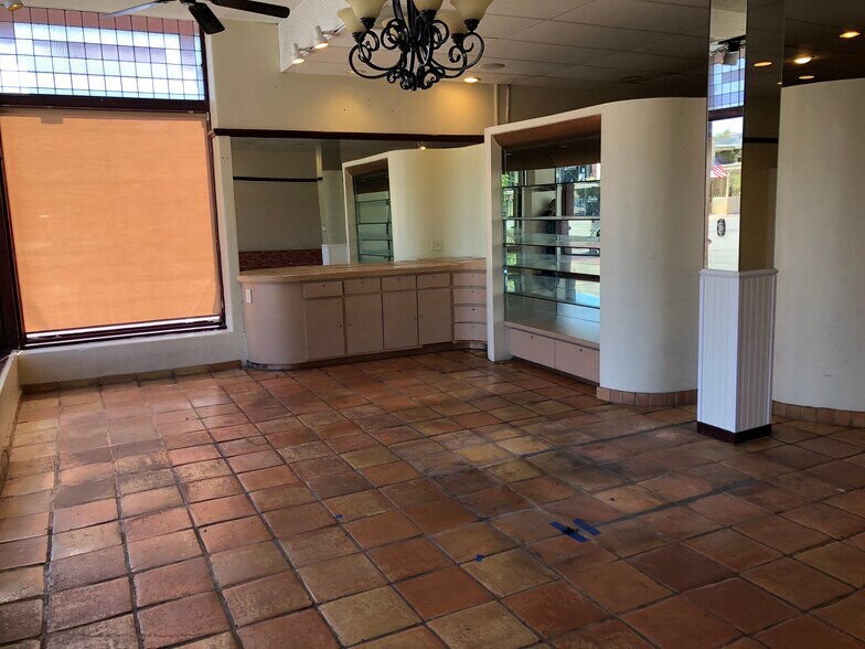 More Photos Of 1605-1615 1/2 W Lewis St, San Diego Storefront Retail Residential For Lease