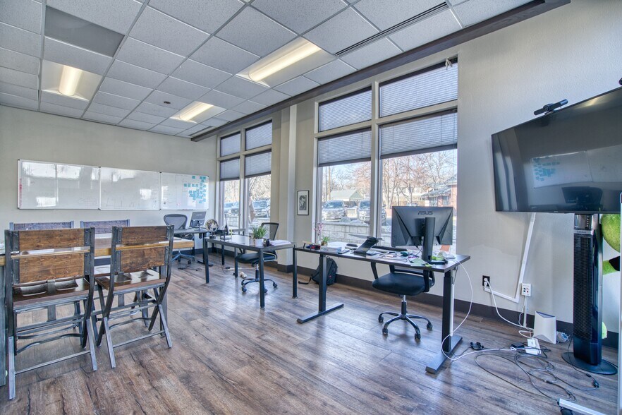 More Photos Of 400 E Simpson St, Lafayette Office For Lease