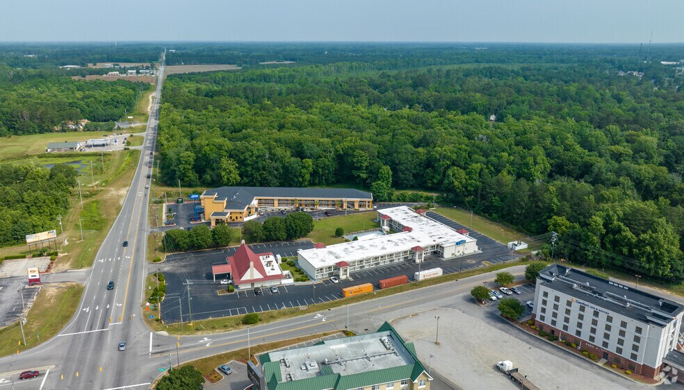 More Photos Of 3030 N Roberts Ave, Lumberton Hotel For Sale