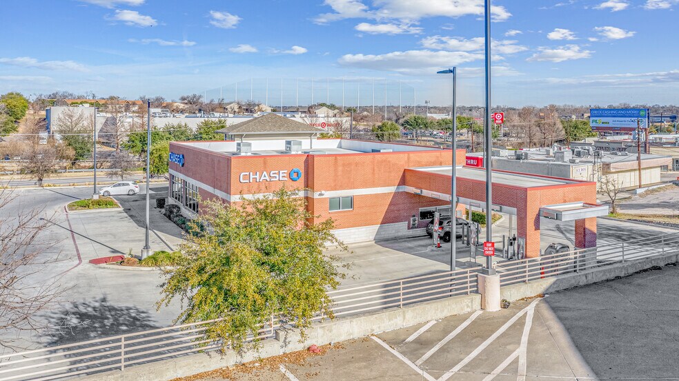 More Photos Of 6400 Skillman St, Dallas Bank For Sale