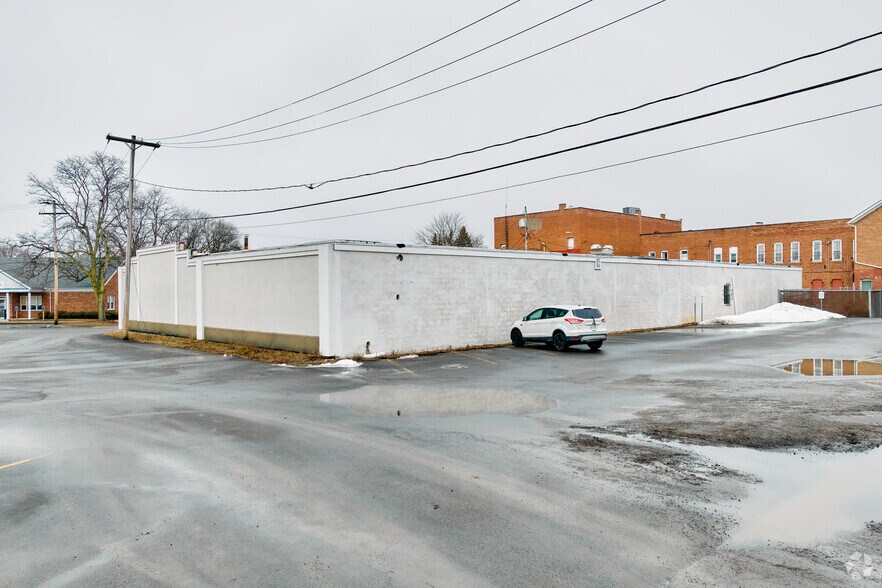 More Photos Of 3156 State St, Caledonia Bowling Alley For Sale