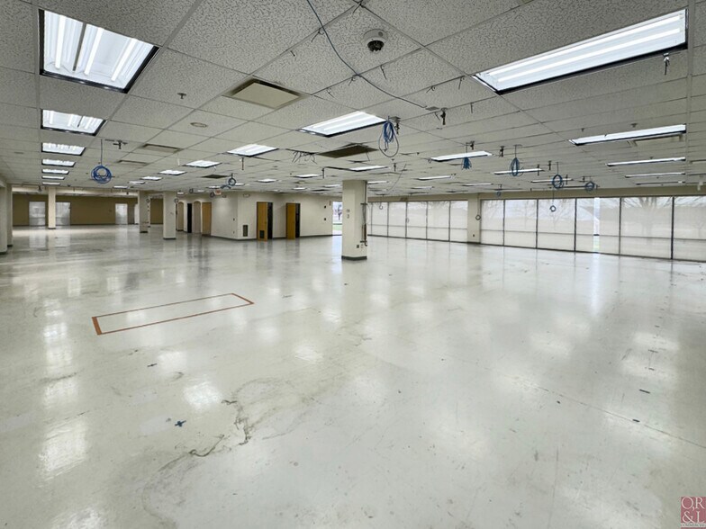 More Photos Of 900 Day Hill Rd, Windsor Flex For Sale