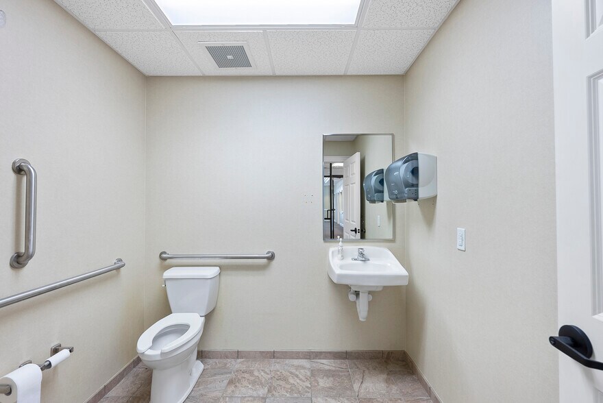 More Photos Of 701 Mutual Ct, Raleigh Office For Sale