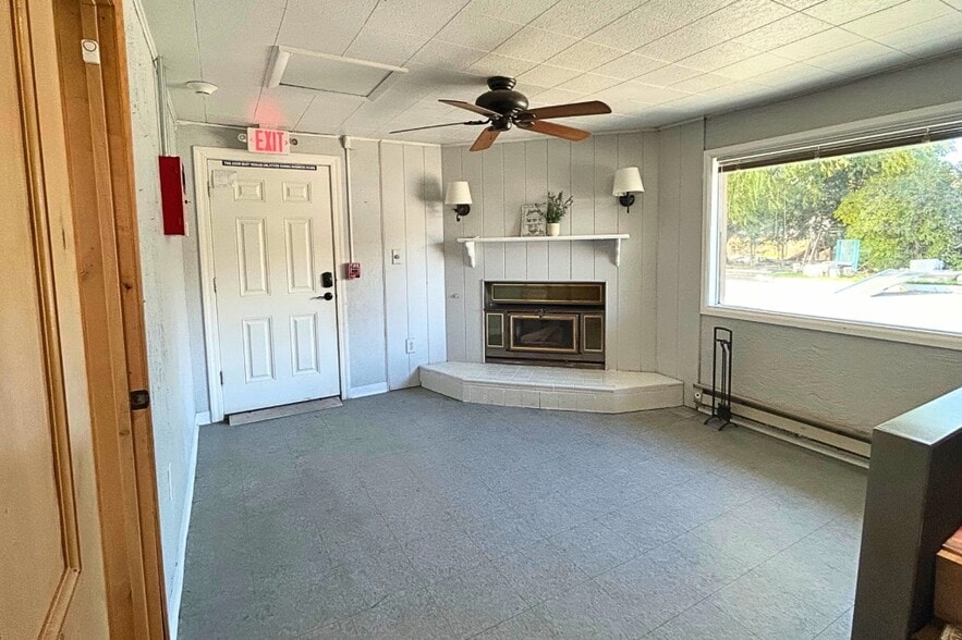 More Photos Of 1830 Addison Ave E, Twin Falls Office For Sale