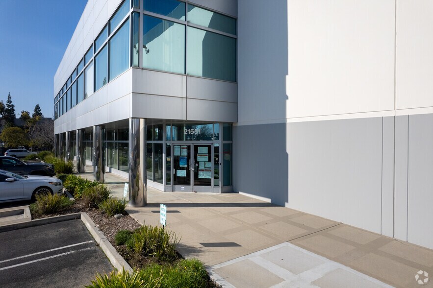 More Photos Of 21551 Prairie St, Chatsworth Industrial For Sale