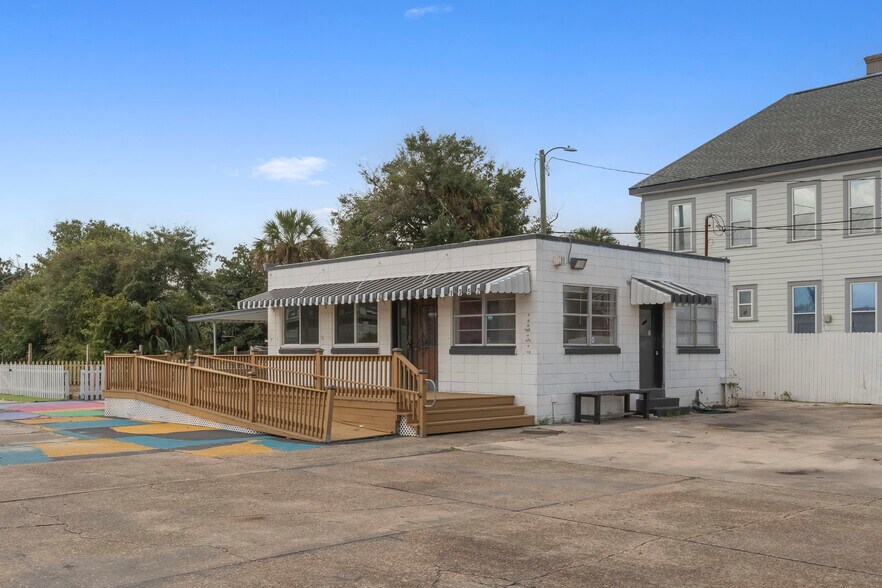 More Photos Of 1352 N Main St, Jacksonville Auto Dealership For Lease