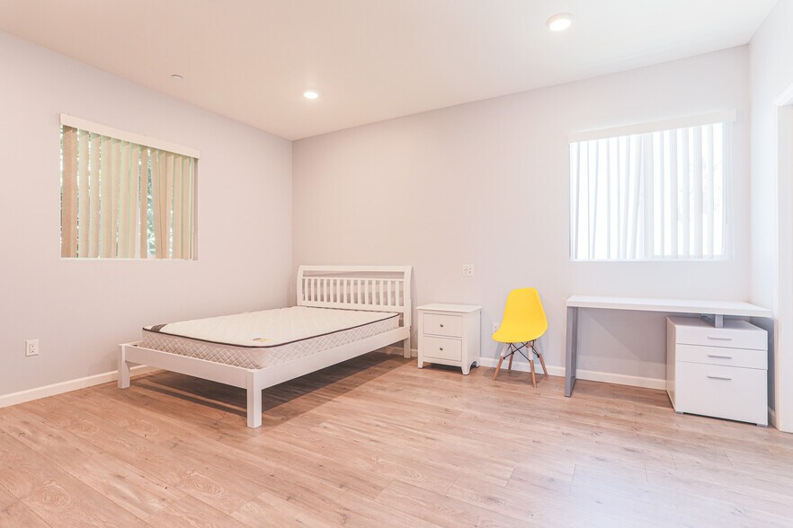 More Photos Of 1259 W 36th Pl, Los Angeles Apartments For Sale