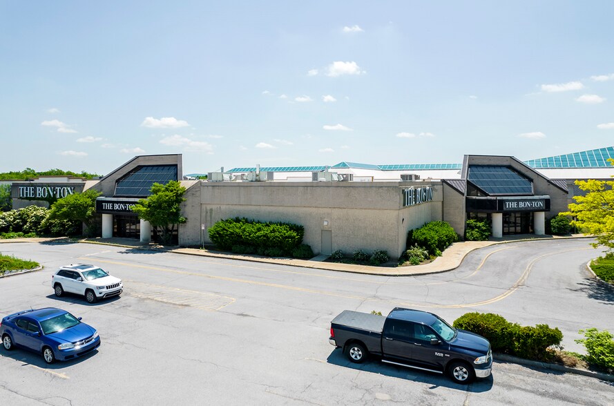 More Photos Of 550 Galleria Dr, Johnstown Department Store For Lease