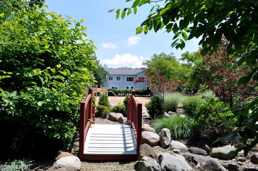 More Photos Of 17892 Chillicothe Rd, Chagrin Falls Office For Sale