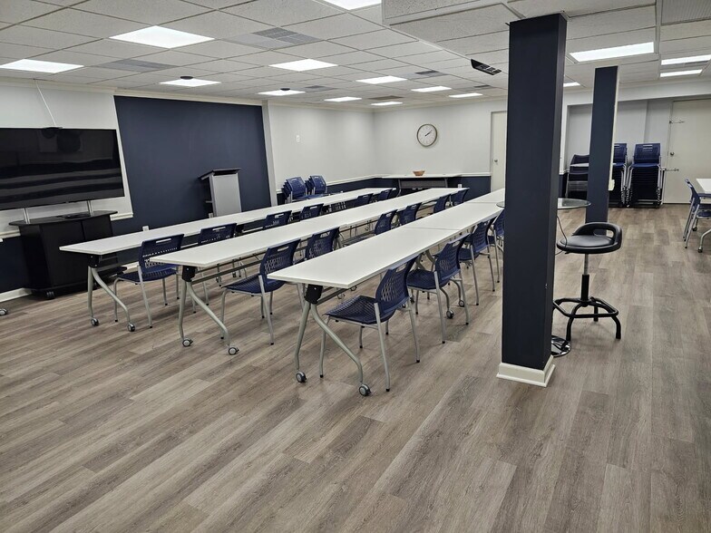 More Photos Of 20 S King St, Leesburg Office For Lease