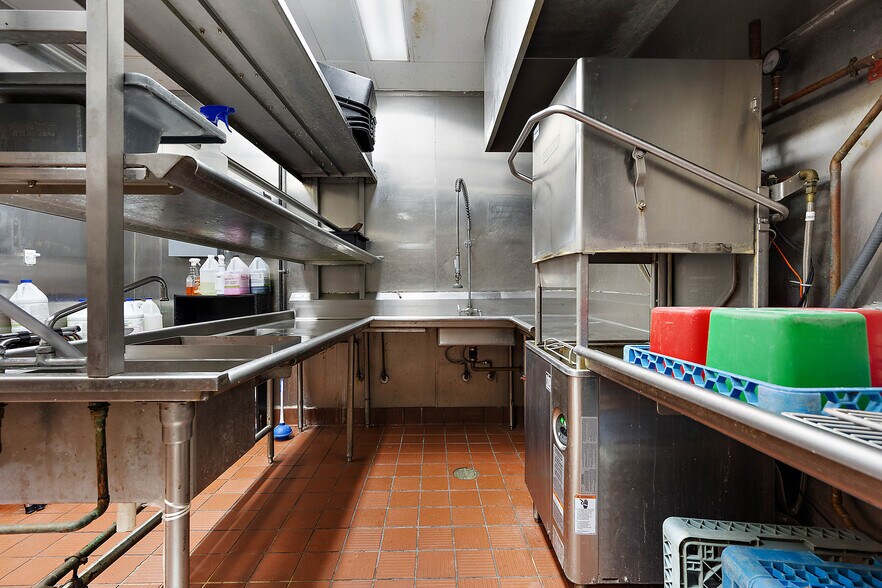 More Photos Of 12849 Ocean Gtwy, Ocean City Restaurant For Sale