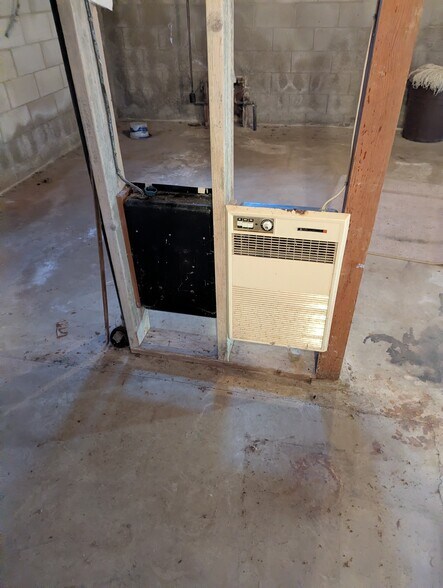 More Photos Of 340 Elm St E, Canova Sports And Entertainment For Sale