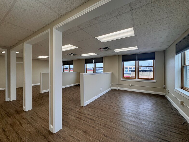 More Photos Of 38 Elm St, Westfield Storefront Retail Office For Lease