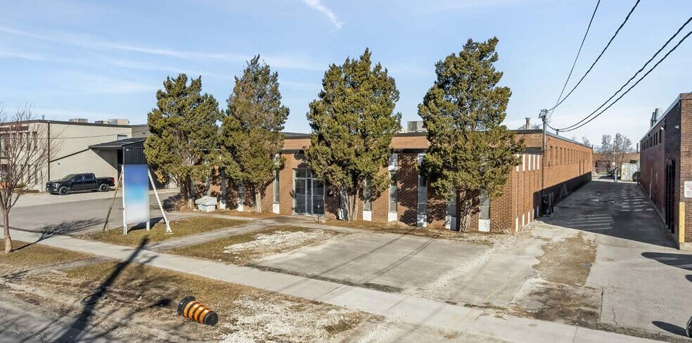 More Photos Of 120 St Regis Cres, Toronto Manufacturing For Lease