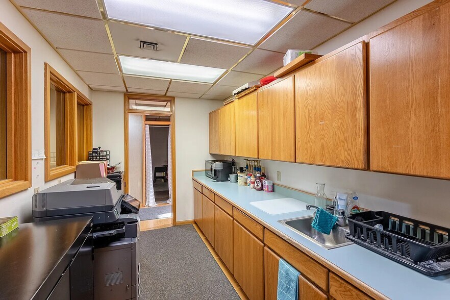 More Photos Of 100 E Broadway Ave, Moses Lake Office For Lease