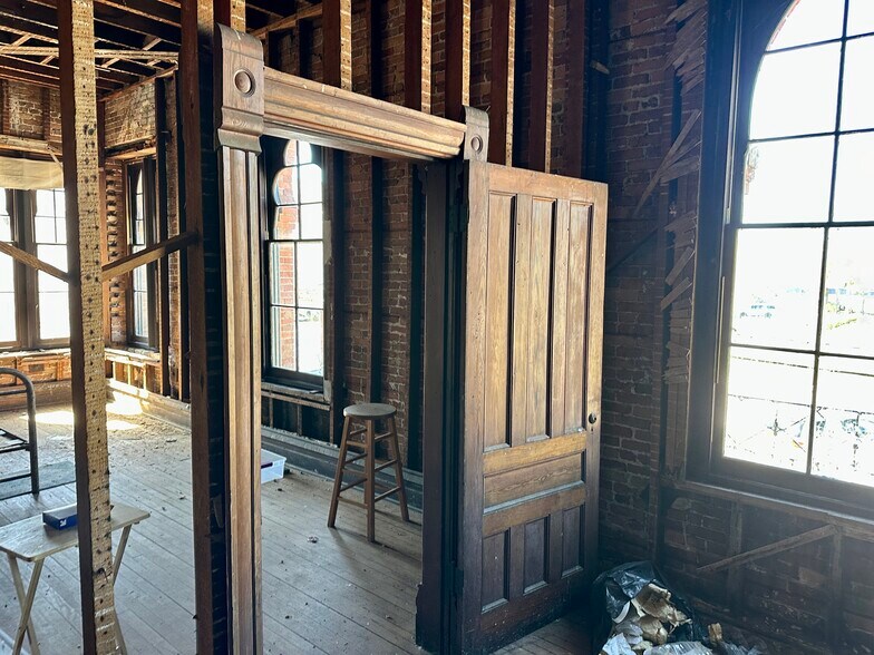 More Photos Of 209 N Oak Ave, Sanford Office Residential For Sale