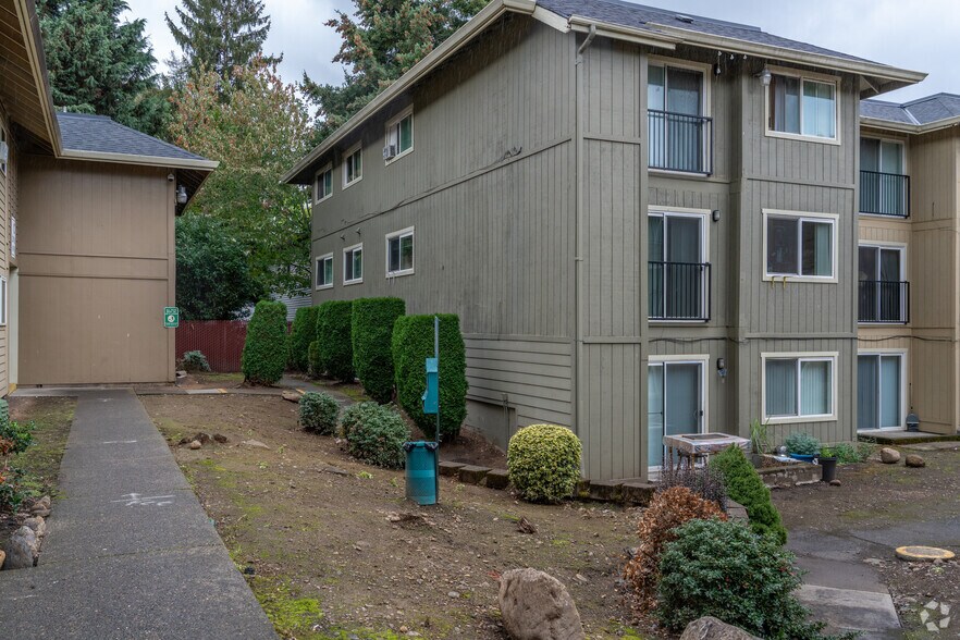 More Photos Of 17014-17062 NE Halsey St, Portland Apartments For Sale