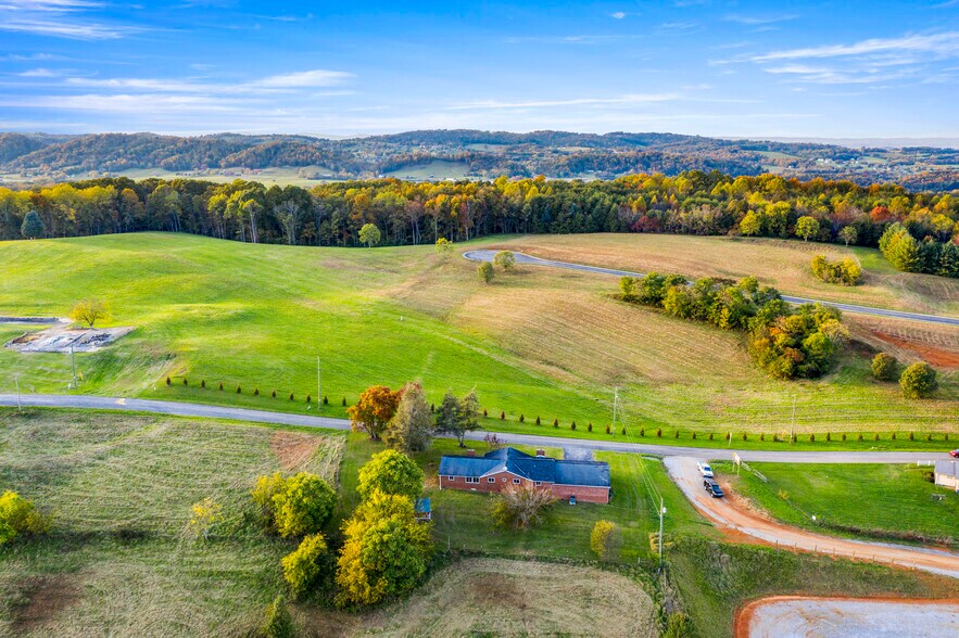 More Photos Of 310 Goose Creek Rd, Dandridge Office For Sale