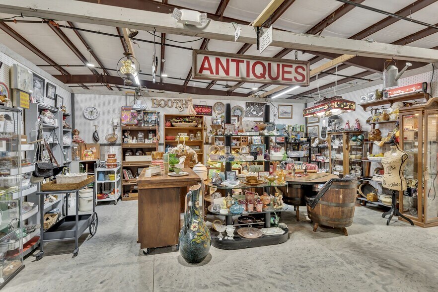 More Photos Of 2120 Old Highway 431 S, Greenbrier Freestanding For Sale