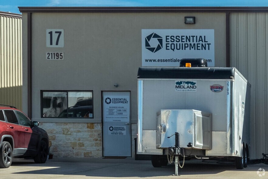 More Photos Of 21195 Blair Rd, Conroe Warehouse For Sale