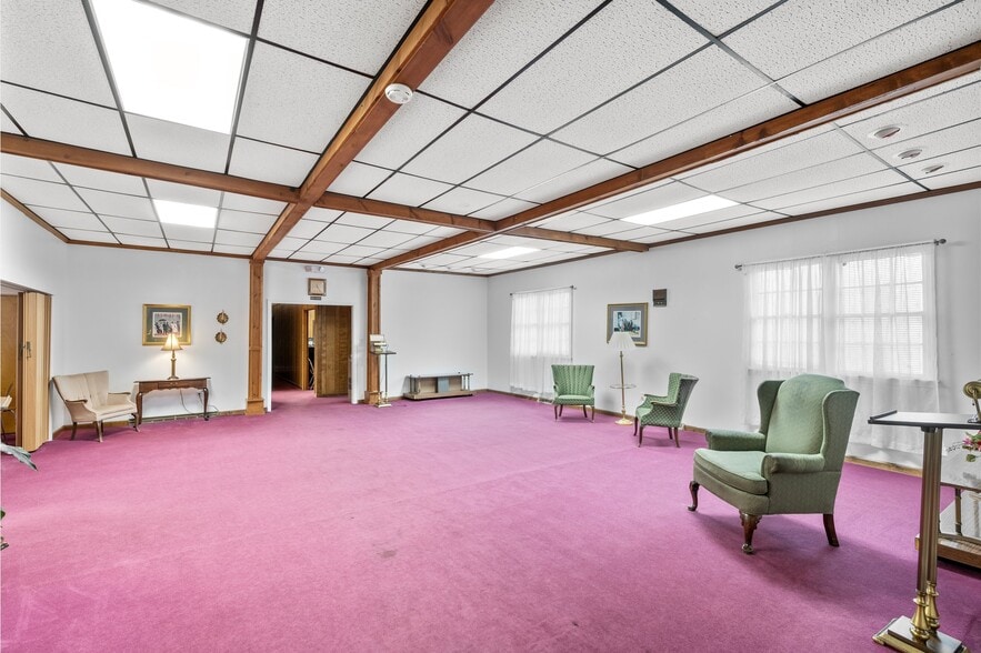 More Photos Of 1401 S Fant St, Anderson Funeral Home For Sale