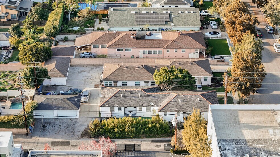 More Photos Of 2626 26th St, Santa Monica Apartments For Sale