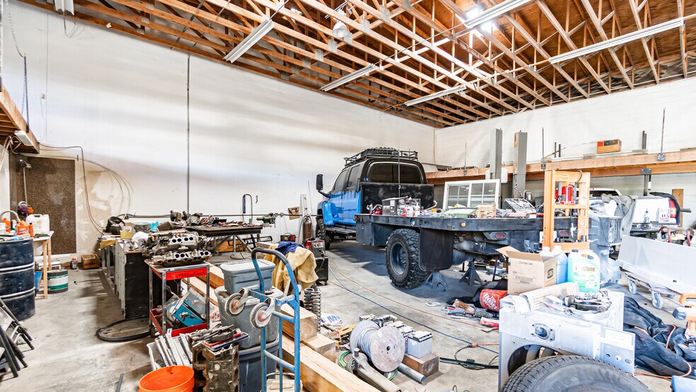 More Photos Of 411 Veile Ave, Beaumont Warehouse For Lease