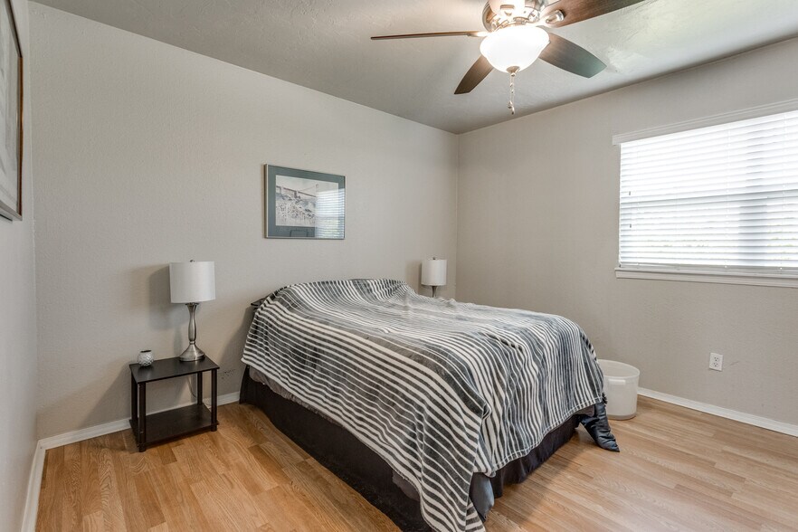 More Photos Of NW 10th St & N Classen Blvd, Oklahoma City Apartments For Sale