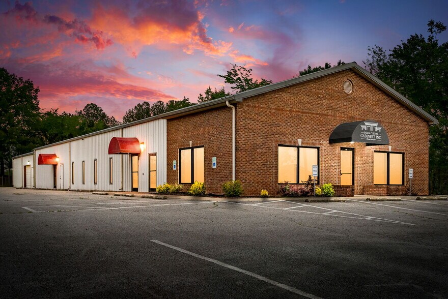Primary Photo Of 131 Corporate Dr, Clarksville Flex For Lease