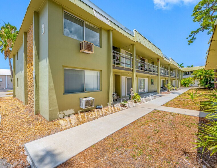 More Photos Of 1852 Golf View Ave, Fort Myers Apartments For Sale