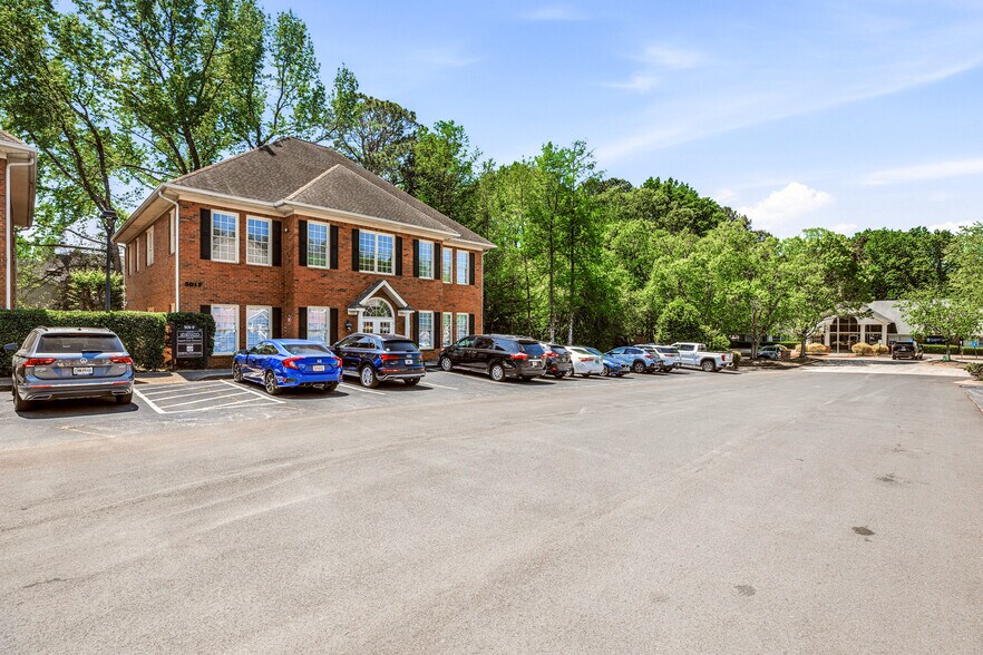 More Photos Of 501 Johnson Ferry Rd, Marietta Office For Sale