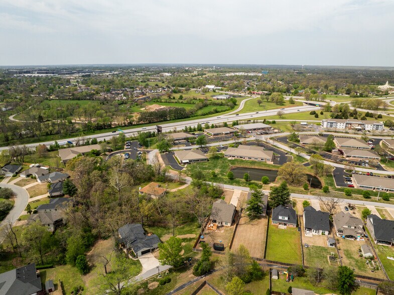 More Photos Of 1005 Beau Terre Dr, Bentonville Unknown For Lease