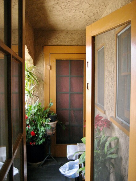 More Photos Of 3110 Raymond Ave, Los Angeles Apartments For Sale
