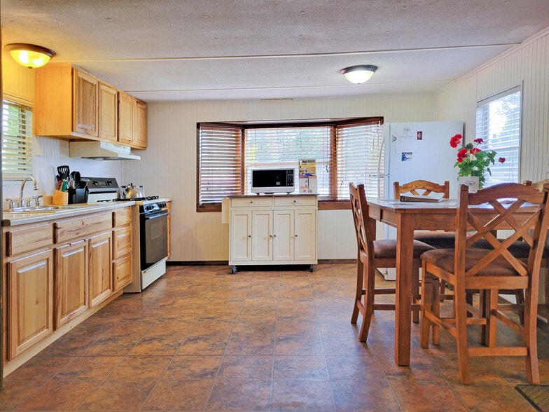 More Photos Of 225 N Geyser St, West Yellowstone Hotel For Sale