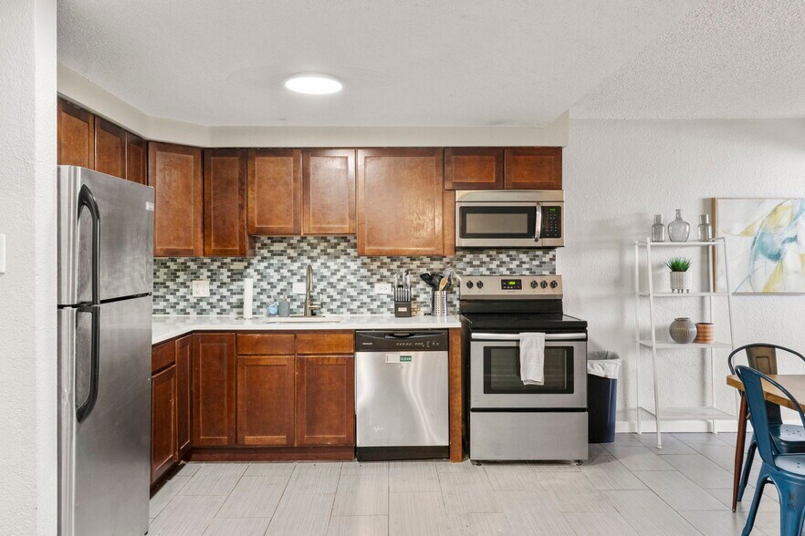 More Photos Of 1995 Del Mar Pky, Aurora Apartments For Sale