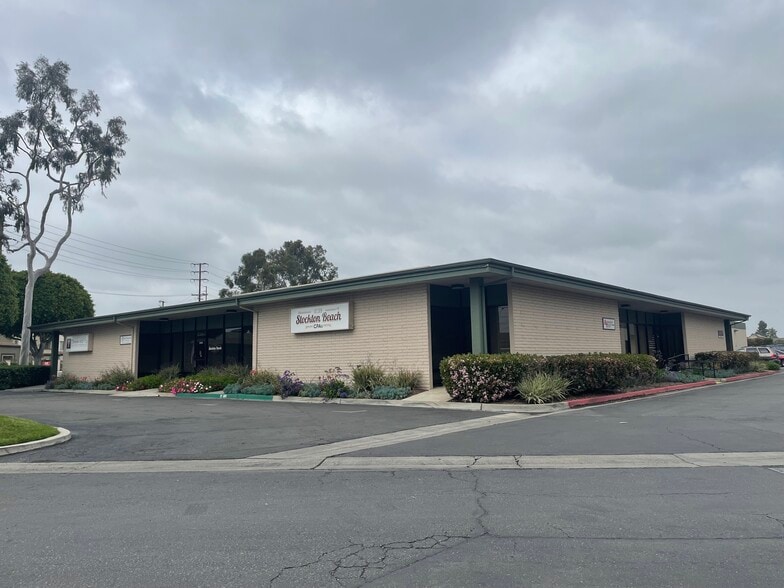 More Photos Of 3321-3335 Cerritos Ave, Los Alamitos Warehouse For Lease