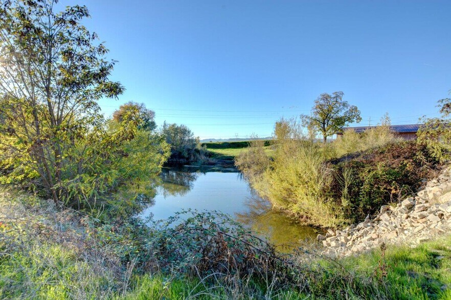 More Photos Of 6804 Agate Rd, White City Flex For Sale