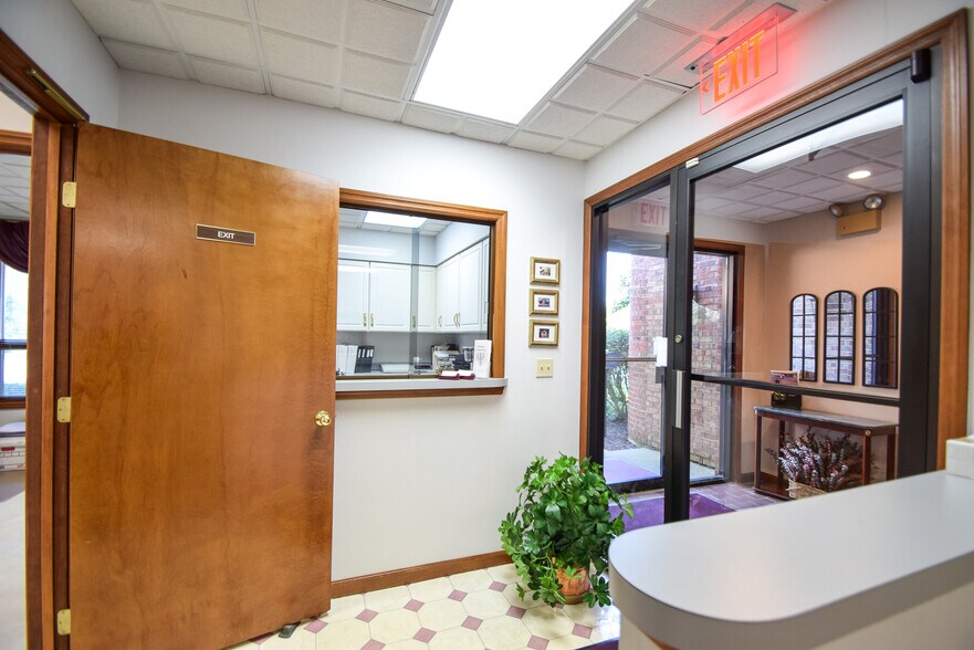 More Photos Of 6373 Kittyhawk Commons Blvd, Dayton Office For Lease