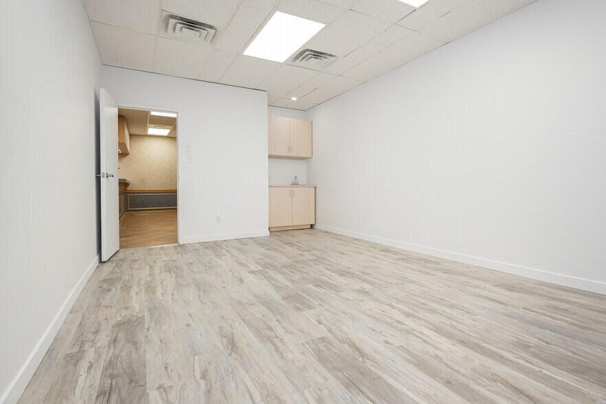 More Photos Of 5881-5889 Ch de la Côte-des-Neiges, Montréal Medical For Lease