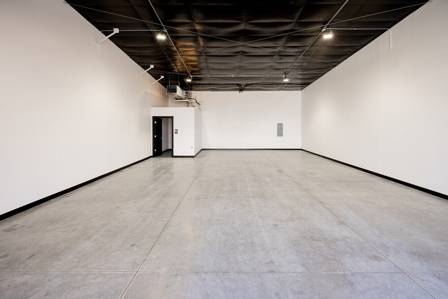 More Photos Of 23801 Southwest St, Waterloo Showroom For Sale