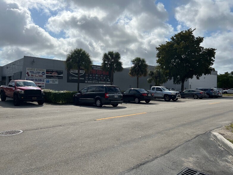 More Photos Of 1341-1359 NW 88th Ave, Miami Warehouse For Sale