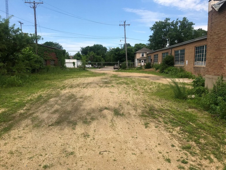 24152417 Kishwaukee St, Rockford, IL 61104 Industrial For Lease