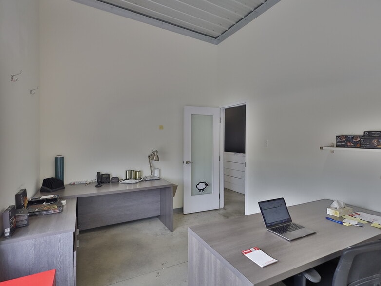 More Photos Of 333 Ch Brosseau, Cowansville Industrial For Lease