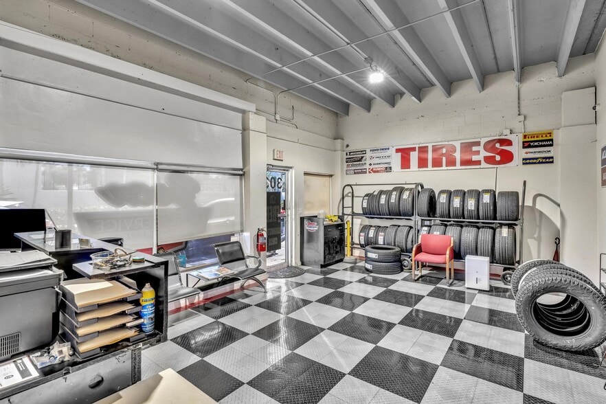 More Photos Of 303 NW 1st Ave, Boca Raton Warehouse For Sale