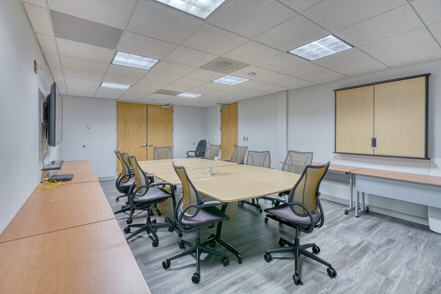 More Photos Of 438 N Frederick Ave, Gaithersburg Medical For Sale